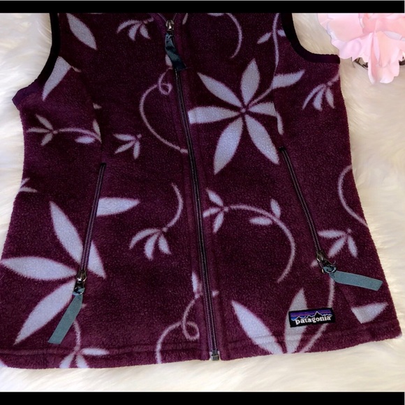 FLASH SALE‼️PATAGONIA Fleece Floral Print Vest - Picture 3 of 5